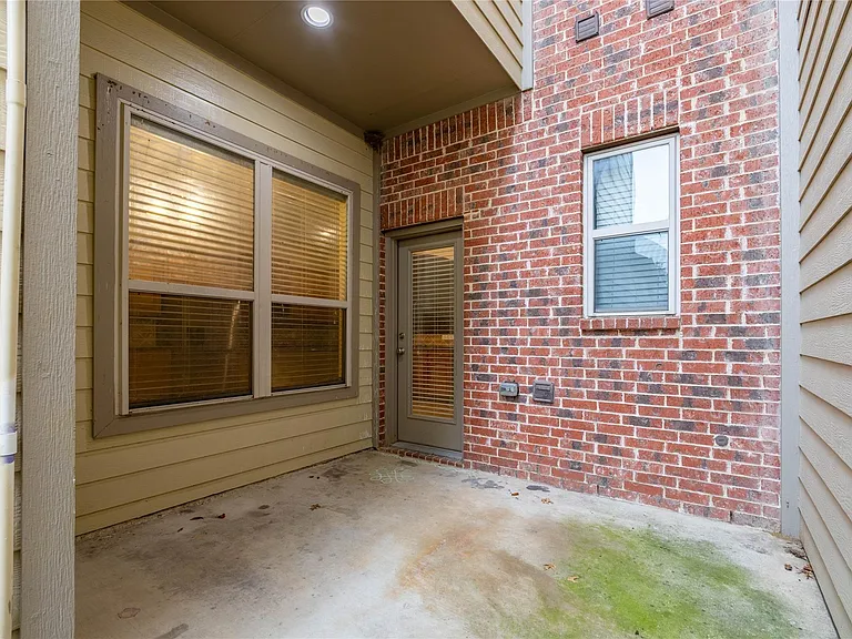 8704 Iron Horse Dr — Photo 11