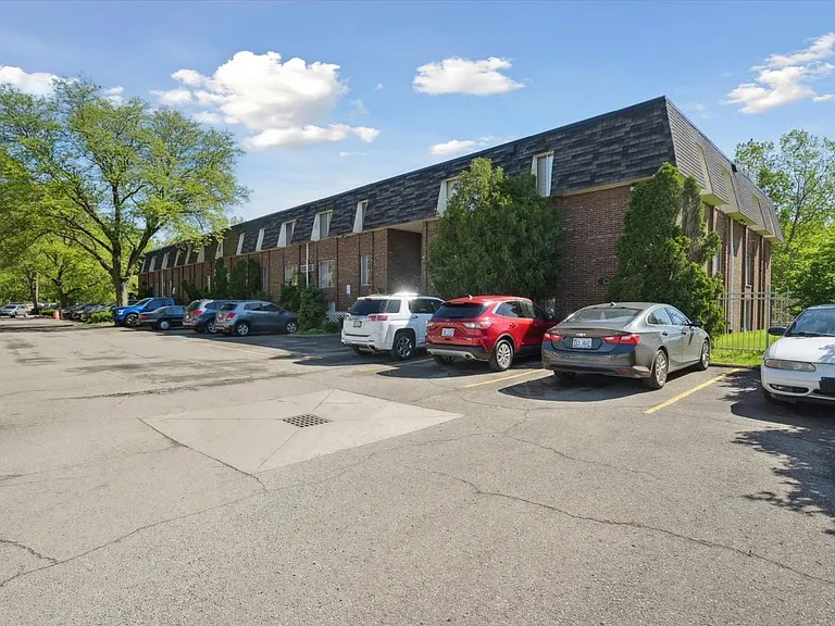 Parkside Apartments — Photo 7