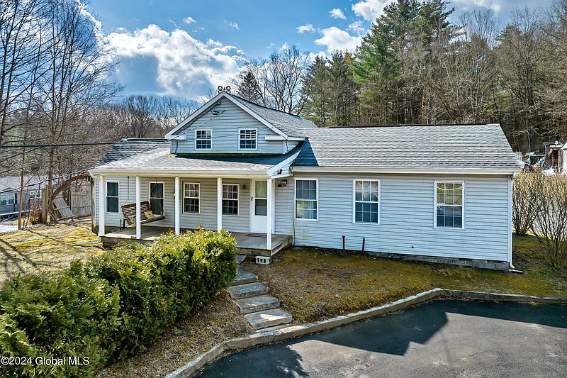 3rd image of 98 Luther Road