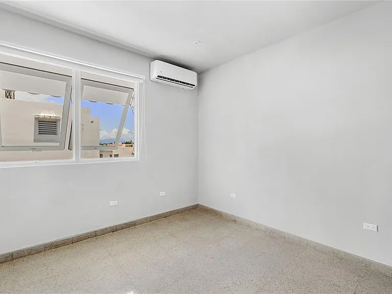 107 Taft #5 — Photo 13