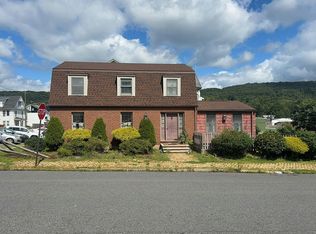 301 E 2nd St, Mount Carmel, PA 17851