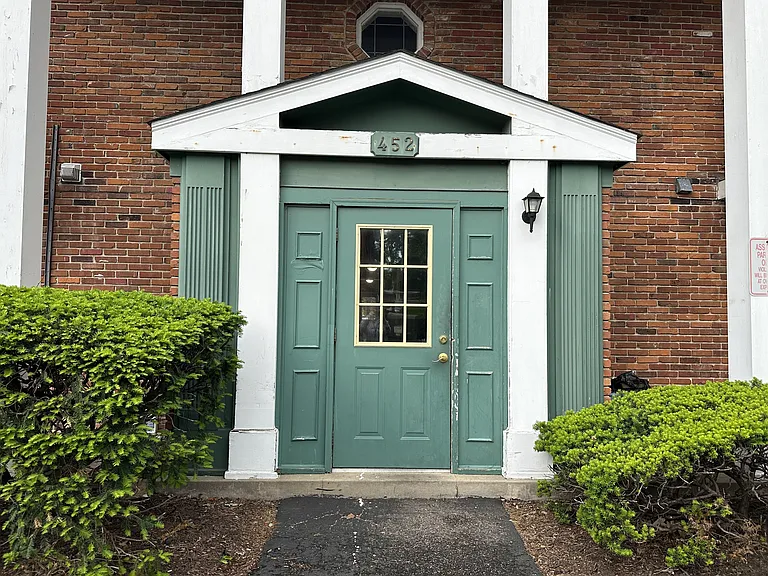 452 Chapel Ridge Dr #H — Photo 1