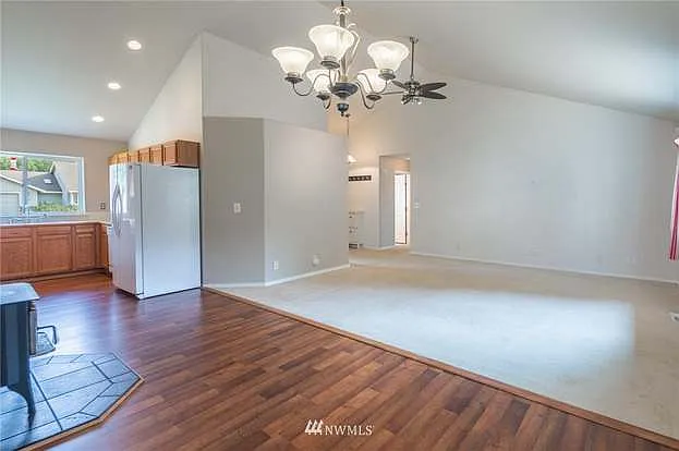 907 Marian Dr — Photo 4