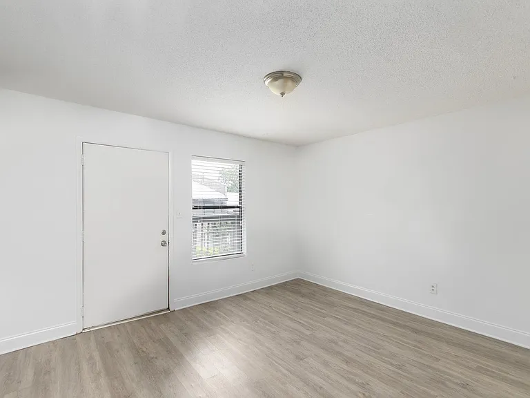 5th Avenue Apartments — Photo 49