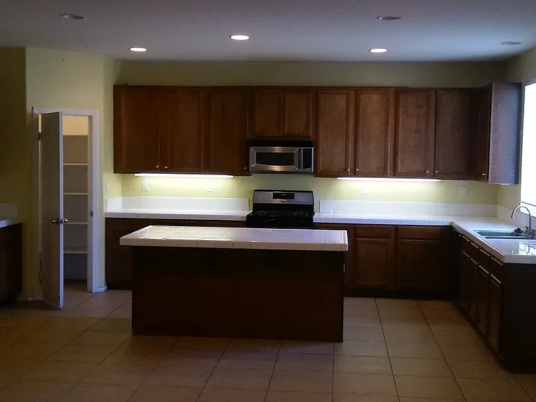 13384 Ava Loma Way — Photo 4