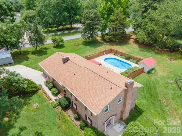 201 Wellington Dr, Lincolnton, NC 28092
