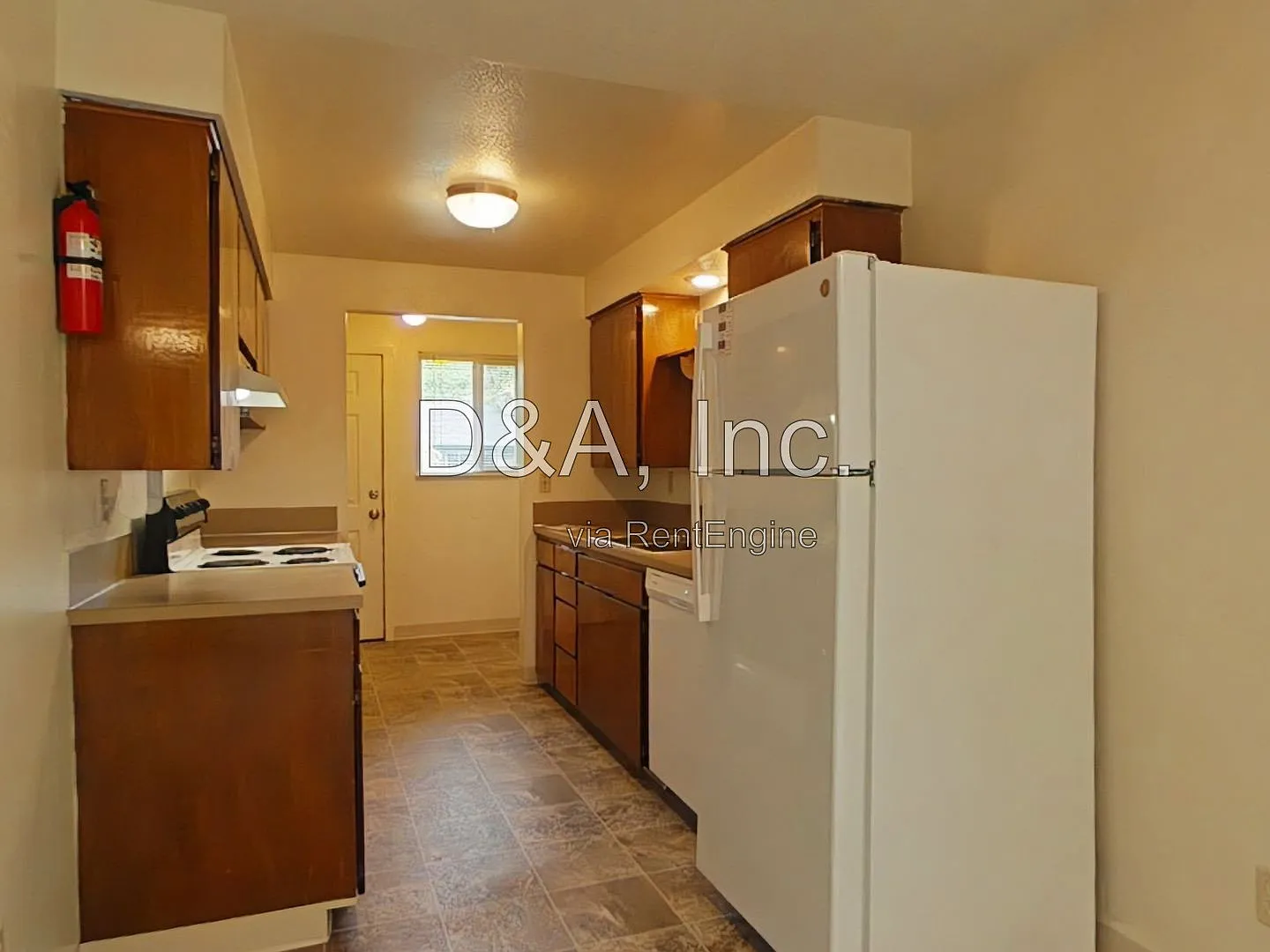 3 bed, 1.0 bath, 1056 sqft, $2,295 — Photo 3