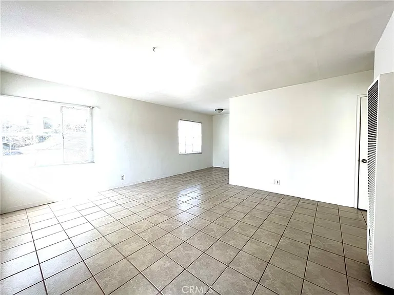 3810 Stockbridge Ave — Photo 2