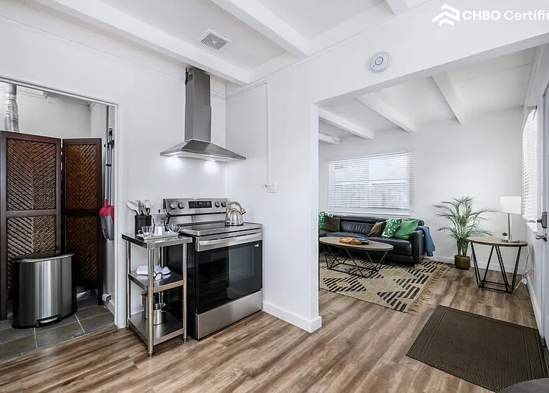 415 Baker St — Photo 8