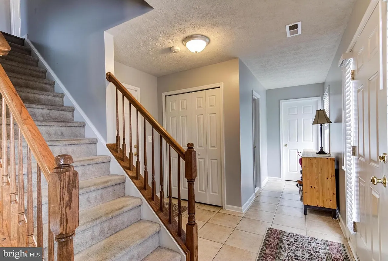 3 bed, 2256 sqft, $2,500 — Photo 3