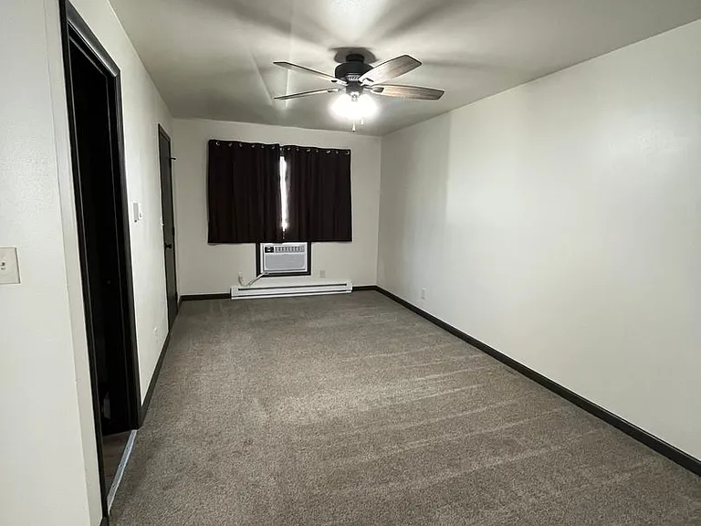 555 Sandra Ln — Photo 4