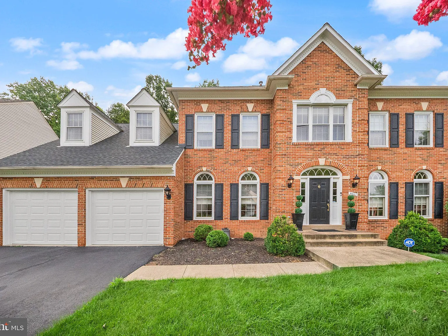 4 bed, 2.5 bath, 3086 sqft, $4,800 — Photo 1