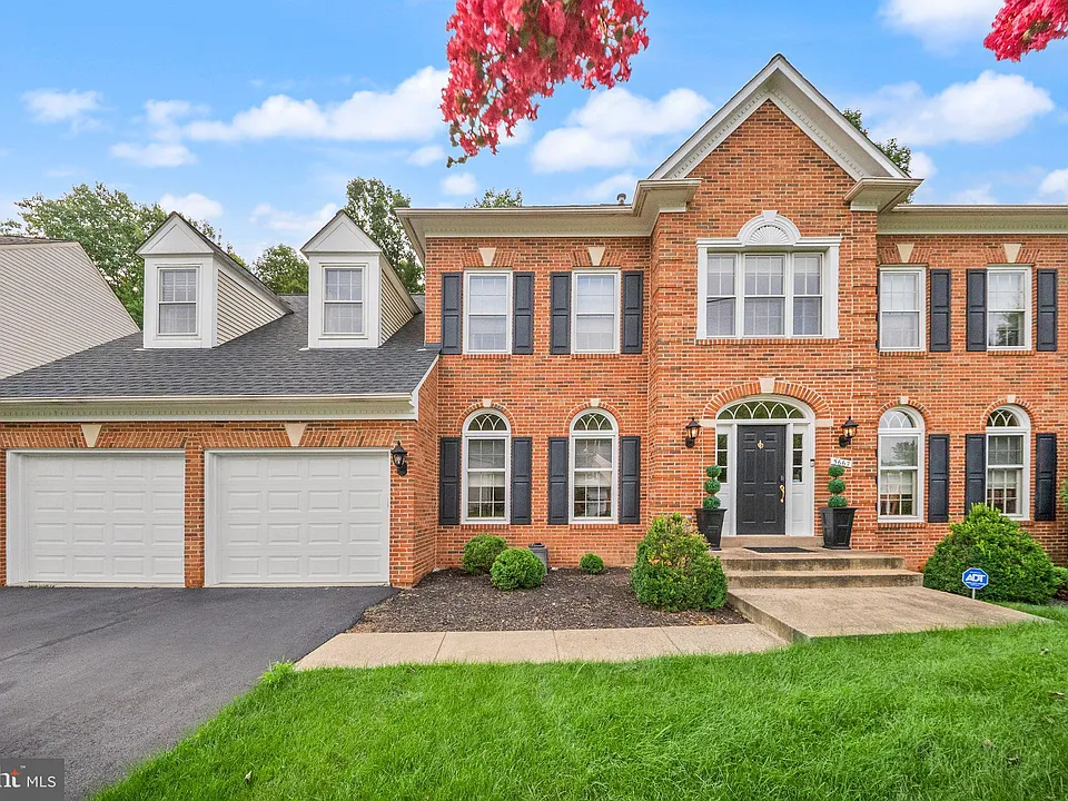 5667 Lonesome Dove Ct