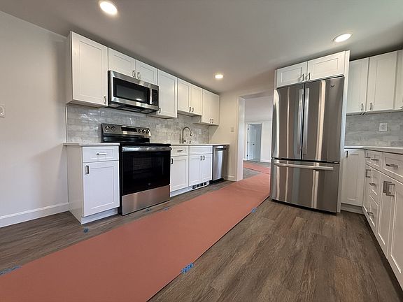 2nd image of 43 Buttonwood Rd
