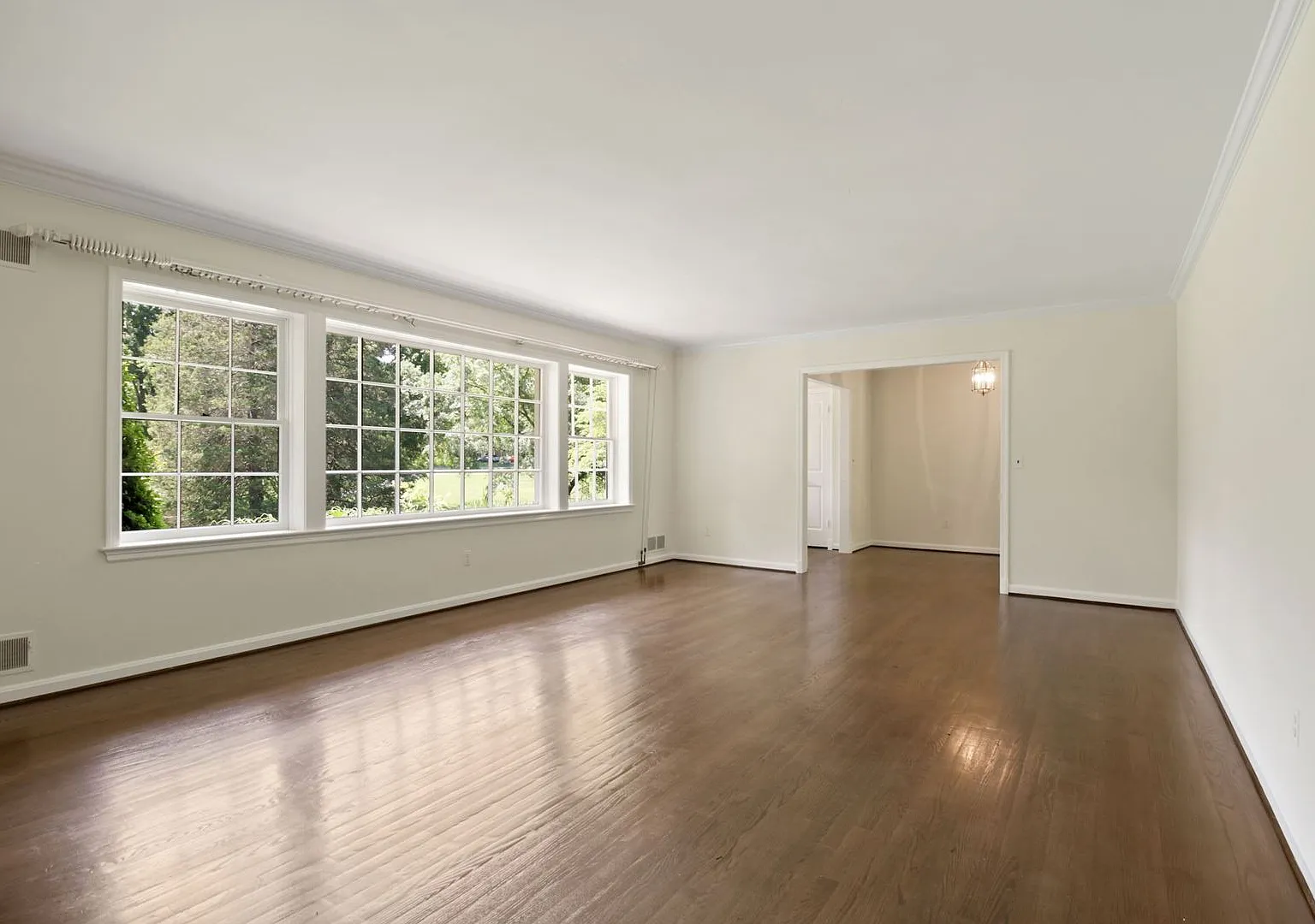 3 Bed 3 Bath - Potomac Falls Rambler - 2 Car Garage — Photo 4