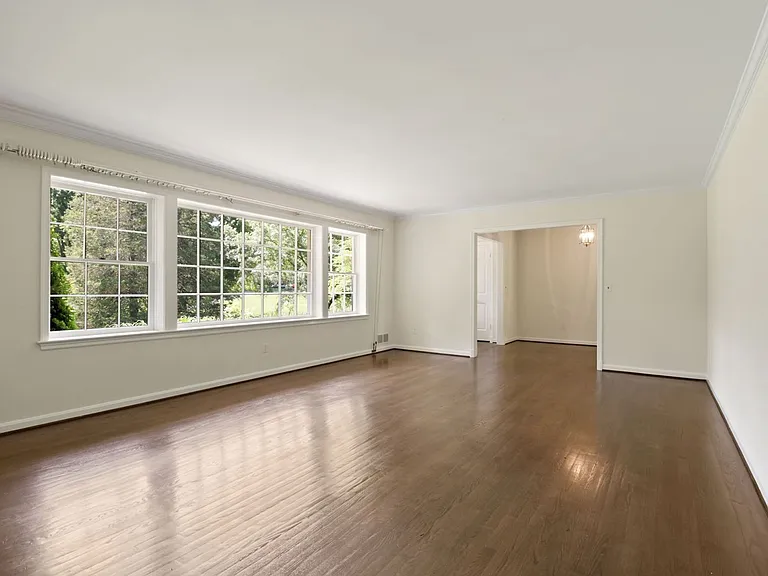 11009 Cripplegate Rd — Photo 4