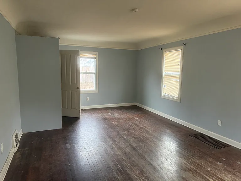1004 Lakeview St — Photo 4