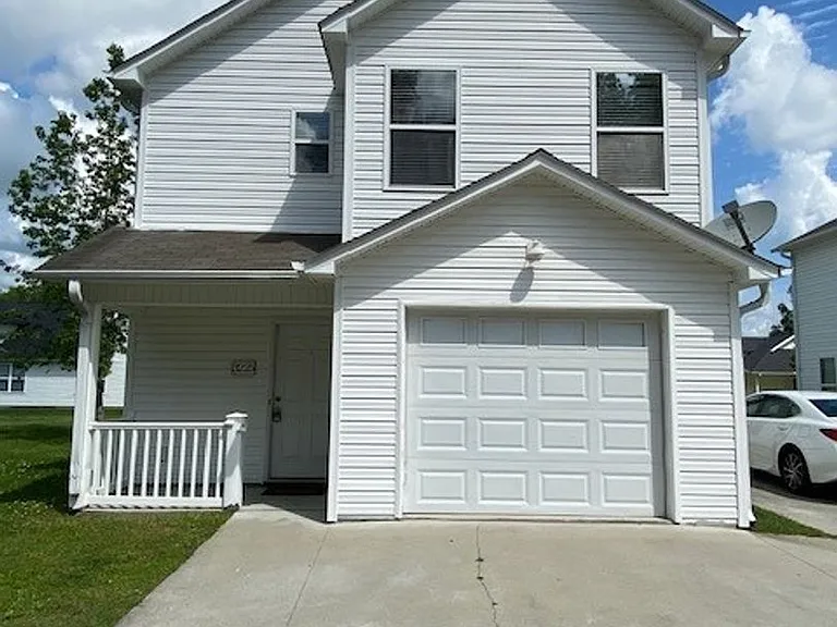 3225 Belmont Cir — Photo 2