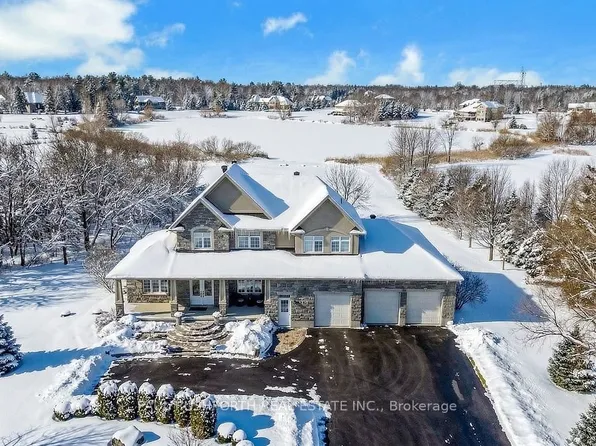 365 W Lake Cir, Ottawa, ON K0A 1L0