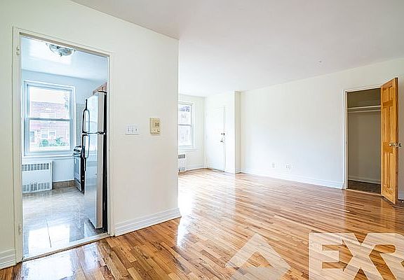4th image of 1852 Burnett St #30A