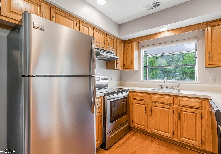 1 Danbury Ct — Photo 3