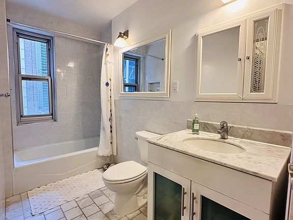 4th image of 77 W 55th St APT 9E