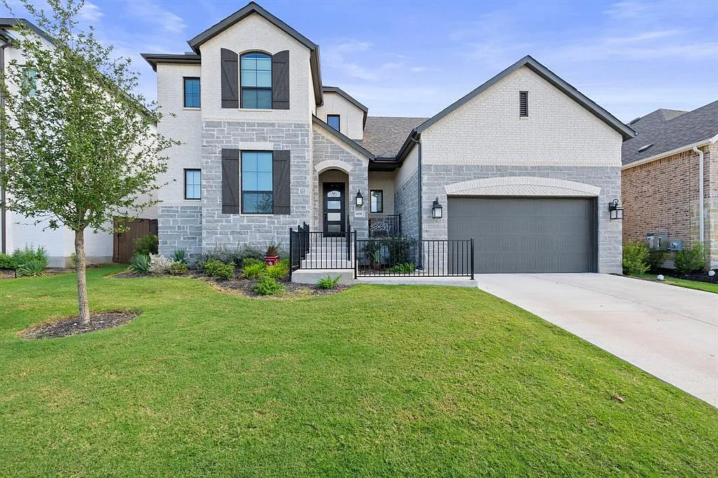 5 bed, 3727 sqft, $3,700 — Photo 2