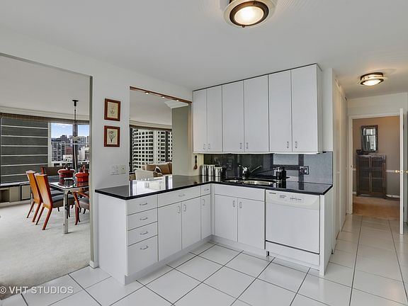 5th image of 1555 N Astor St APT 20SE