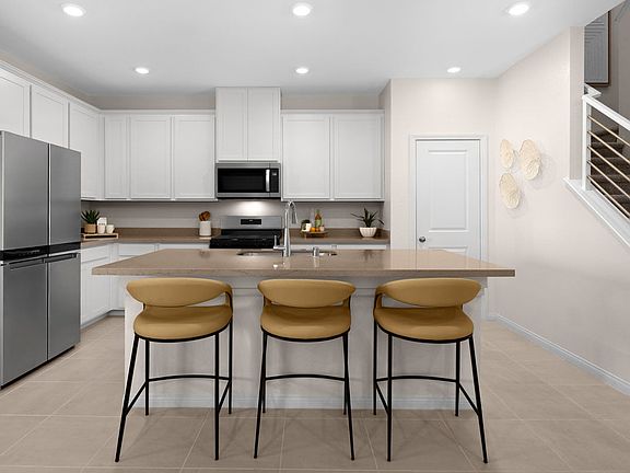 Kitchen breakfast bar