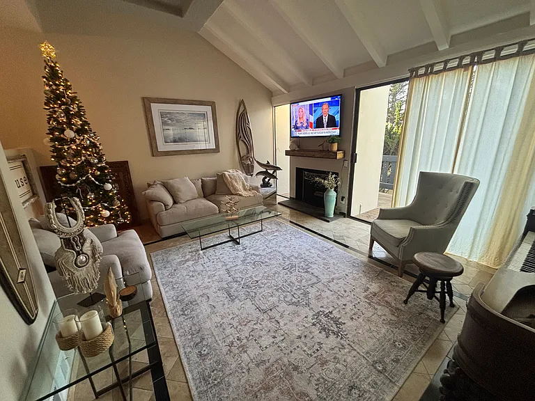 High Meadow Dr — Photo 2