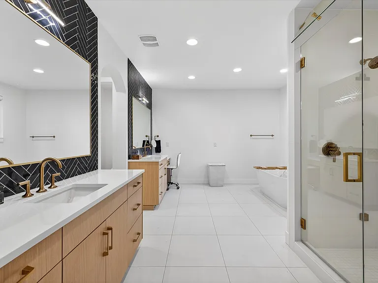 825 Ellis Ave — Photo 43