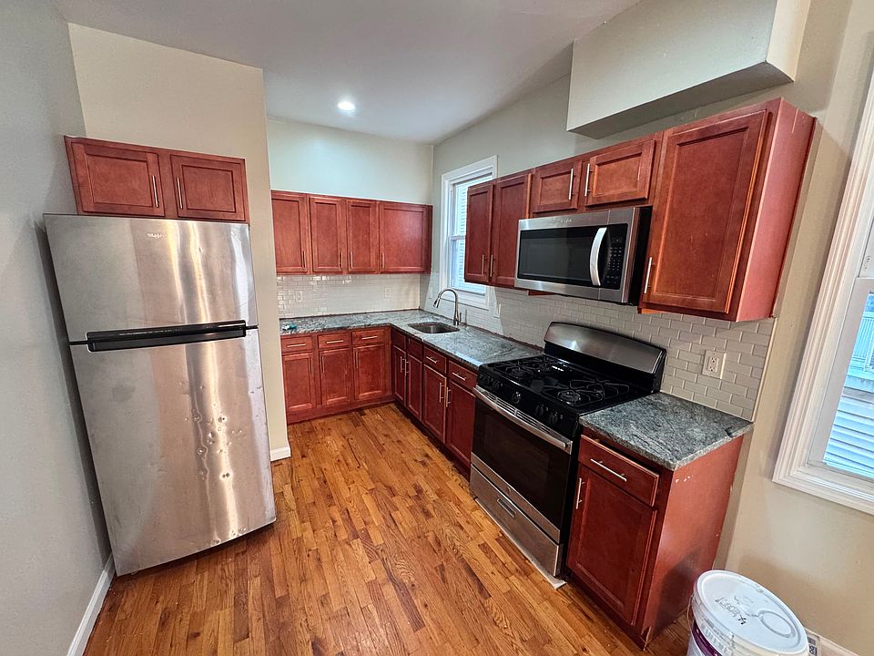 1st image of 7 Chelsea Ave #H2