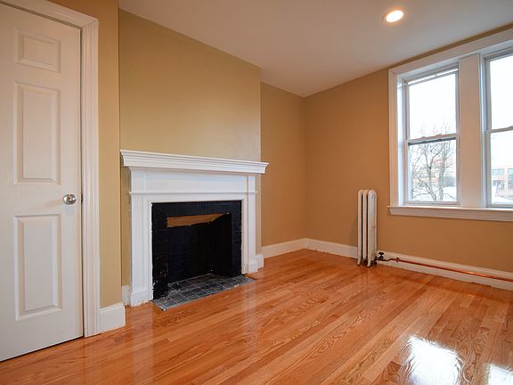 3rd image of 72 Egmont St APT 3A