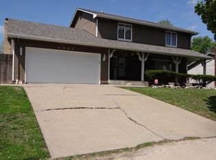 2323 SW Westport Dr, Topeka, KS 66614