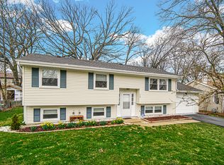 369 Hickory Rd, Lake Zurich, IL 60047