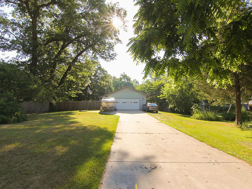 1st image of 160 N 6th Ave