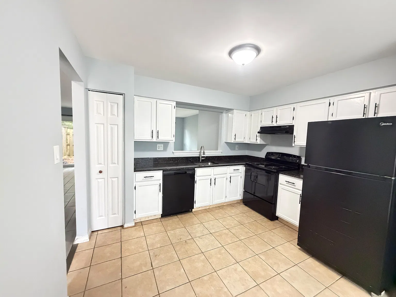 3 bed, 2.5 bath, 1200 sqft, $2,750 — Photo 4