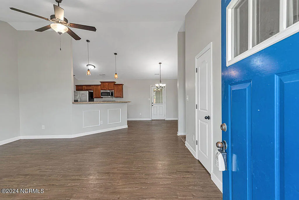 3 bed, 2.0 bath, 1220 sqft, $1,750 — Photo 3