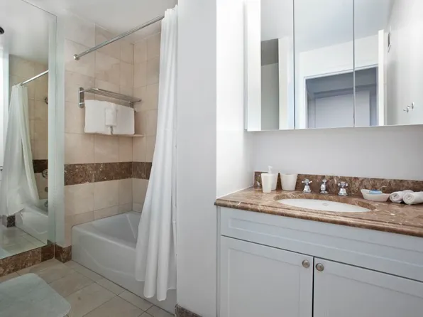 231-235 E 55th St #34A, New York, NY 10022