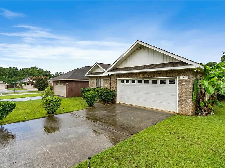 2520 Bluebeard Ln E — Photo 23