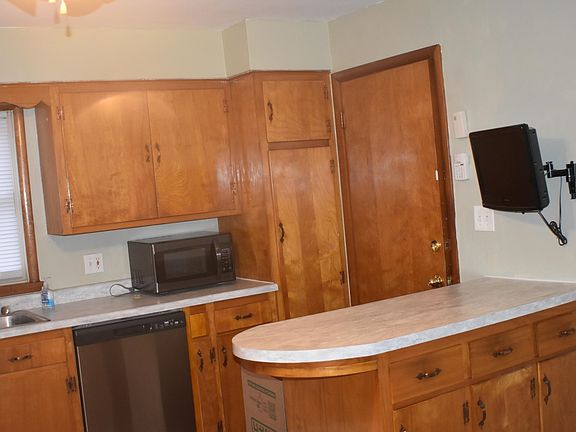 2nd image of 2202 N Rockton Ave