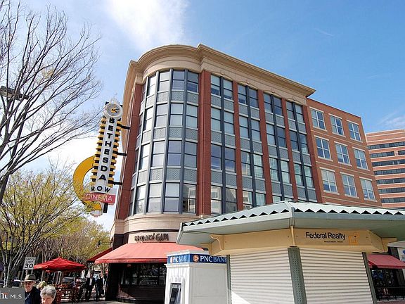 3rd image of 4800 Chevy Chase Dr APT 105