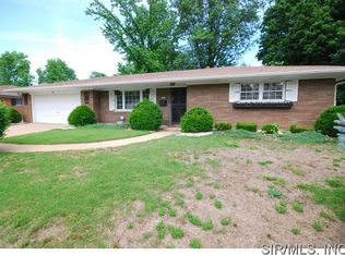35 Dale Allen Dr, Swansea, IL
