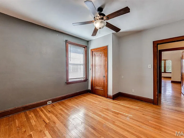 5058 Winona Ave — Photo 24