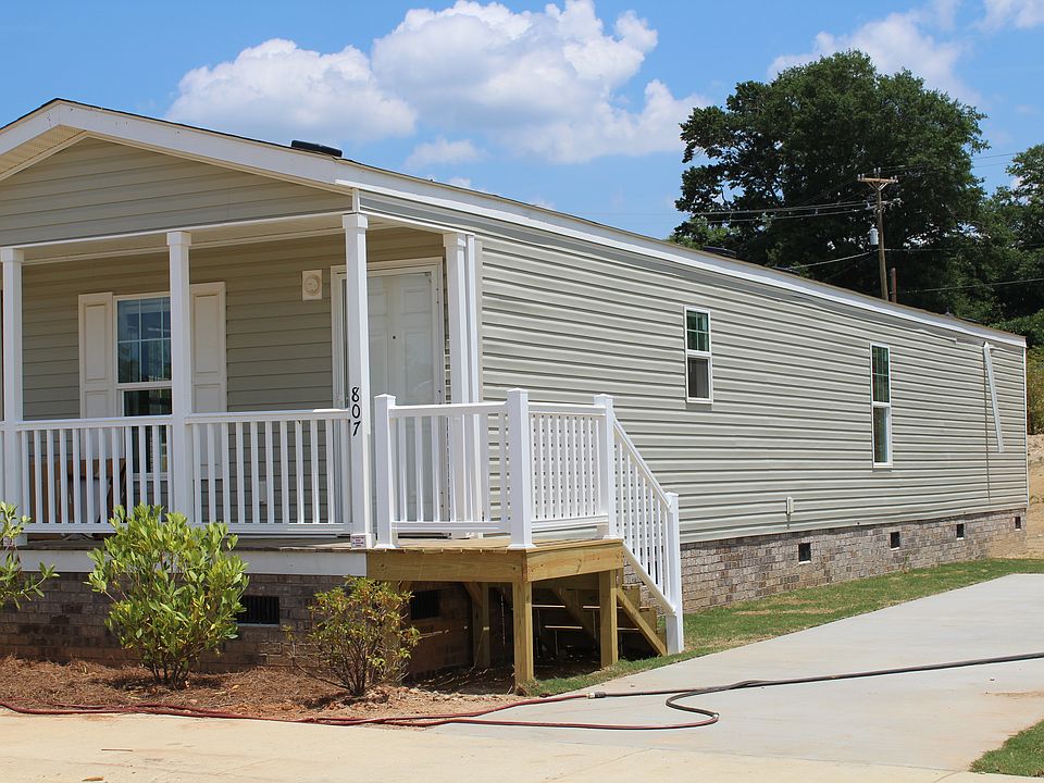 2nd image of 807 Lookout Dr