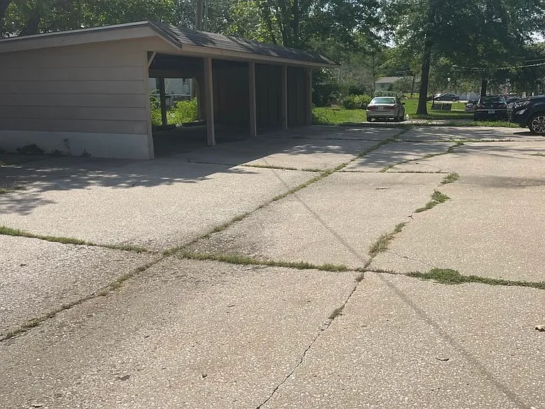 2940 Leeway Dr — Photo 4