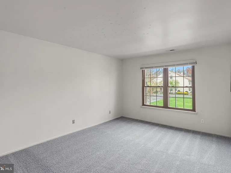 164 Bradford Ct #B — Photo 11