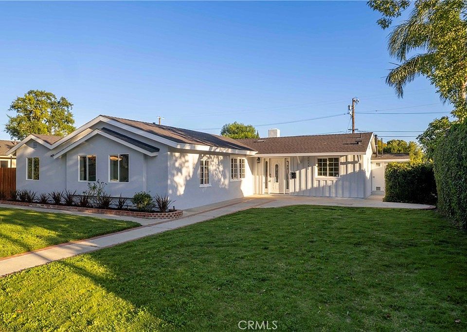 1st image of 22336 Saticoy St