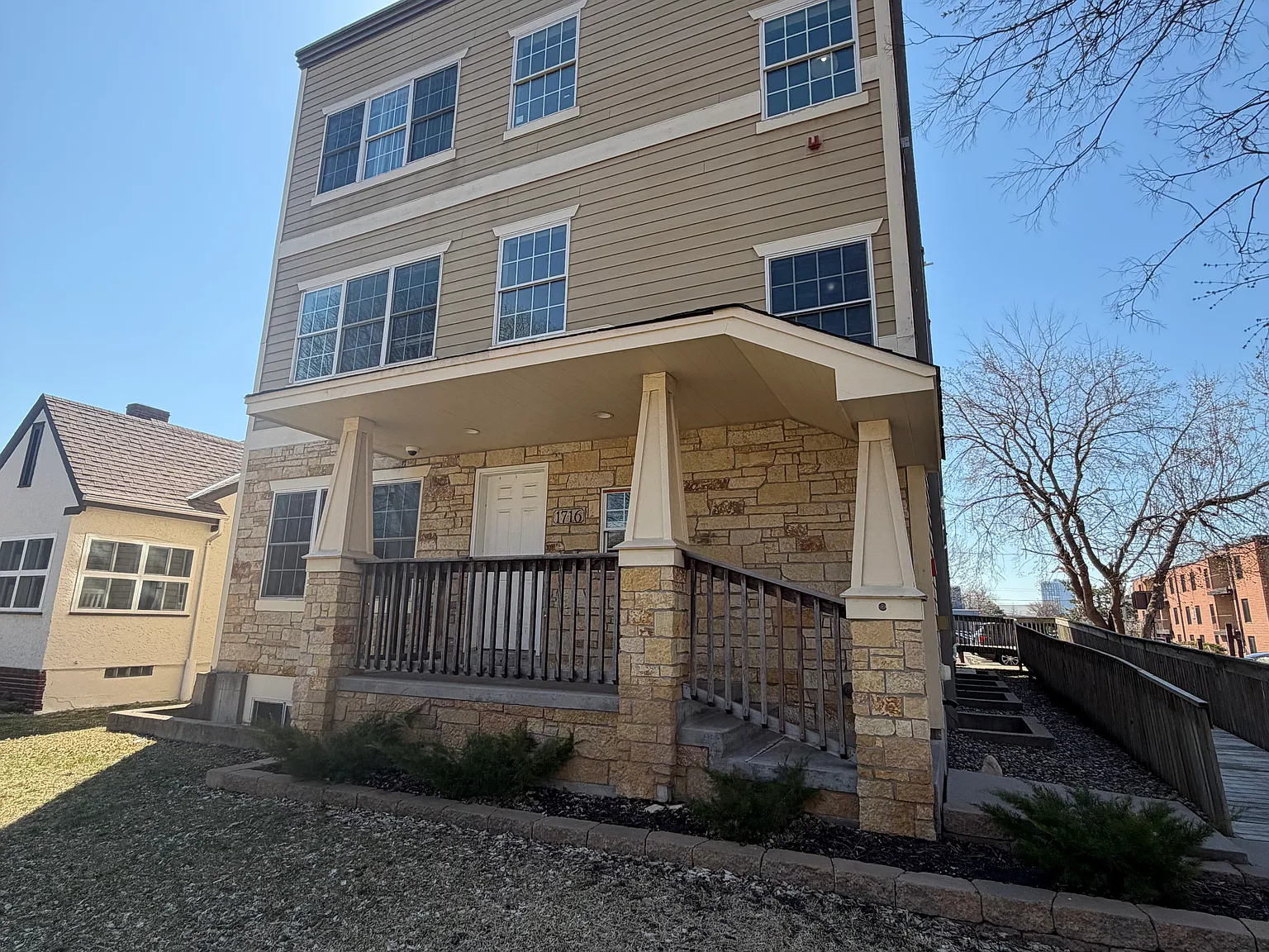 5 bed, 2000 sqft, $700 — Photo 1