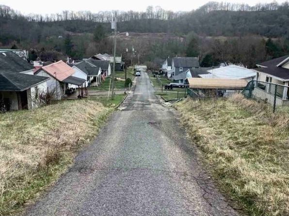 49 3rd St, Carolina, WV 26563